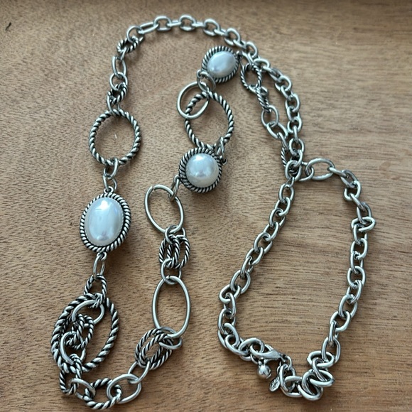 Premier Designs Faux Pearl Silvertone Wire Design chain 40” stylish necklace - Picture 2 of 5